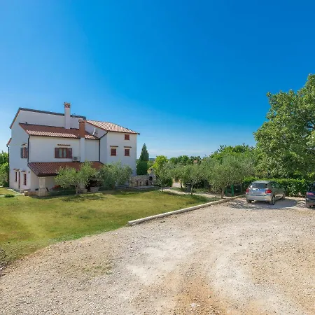 Ivan & Tina - Roj456 By Interhome *