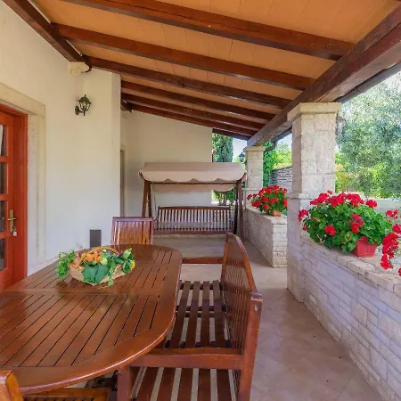 Apartment Ivan & Tina - Roj456 By Interhome