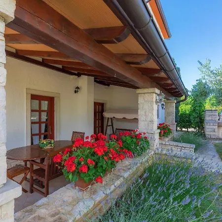 Ivan & Tina - Roj456 By Interhome